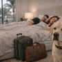 Chien qui aboie quand de la famille ou des amis dorment à la maison : comment retrouver le calme la nuit