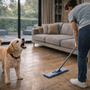 Mon chien aboie au balai ou à la serpillière : comment retrouver le calme pendant le ménage