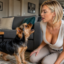 Yorkshire qui aboie beaucoup : comment calmer son alerte sans le surprotéger ?